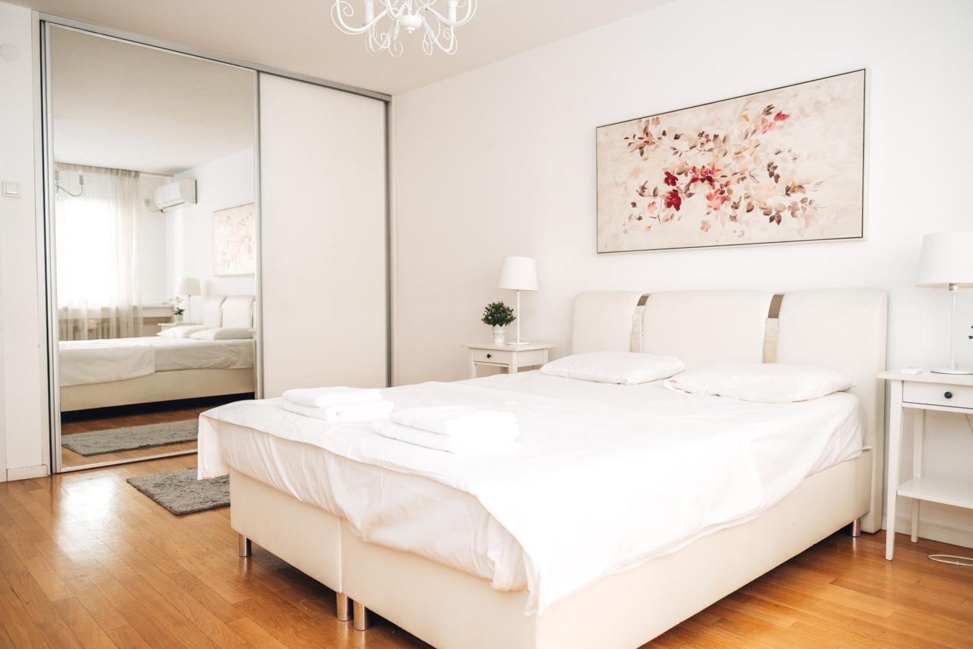 Crown Central Three Bedroom Apartment Beograd Bagian luar foto