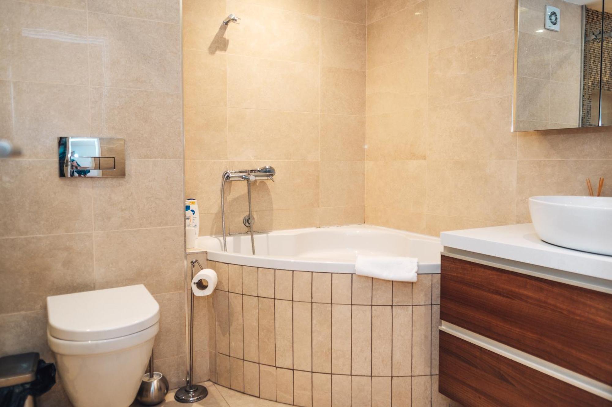 Crown Central Three Bedroom Apartment Beograd Bagian luar foto