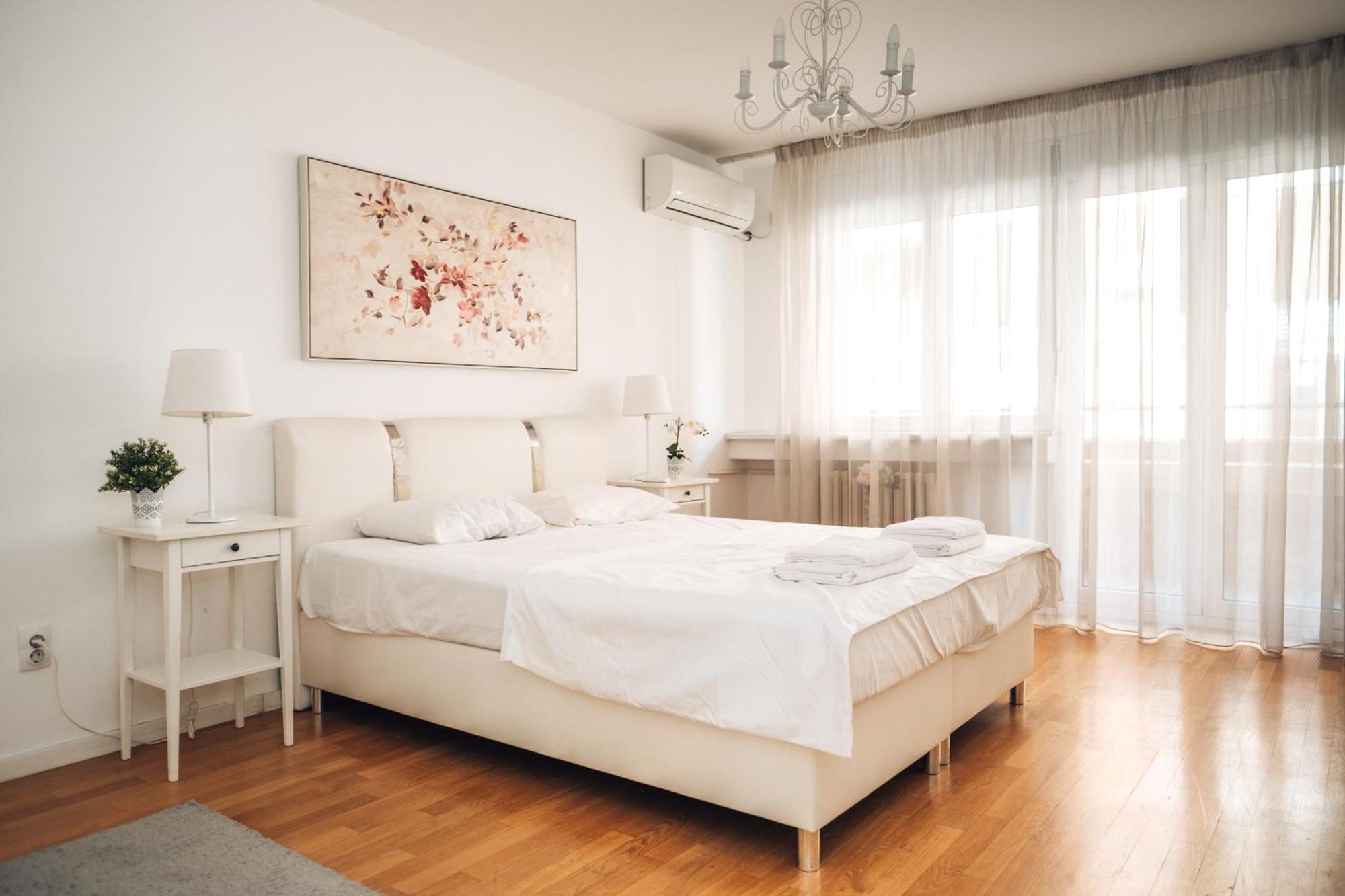 Crown Central Three Bedroom Apartment Beograd Bagian luar foto